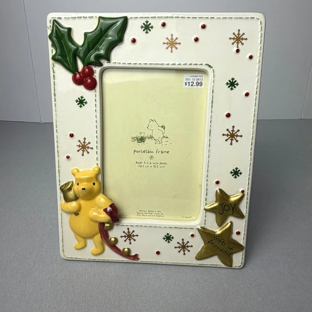 Disney Winnie the Pooh‎ Christmas Porcelain 4x6 Picture Frame 3D Holiday Joy